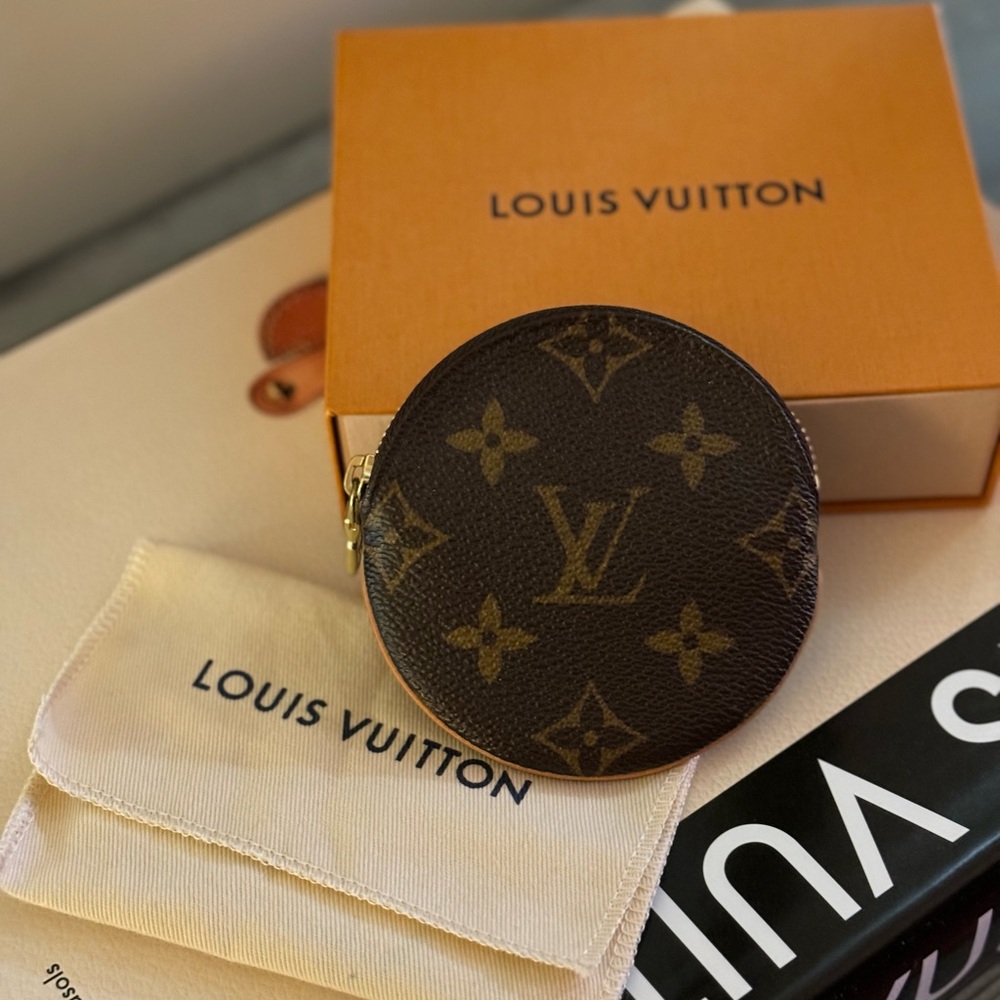 Louis Vuitton Round Monogram Coin Keys Credit Card